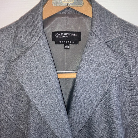 Dark grey Jones New York blazer in women’s size 4. - Picture 3 of 5